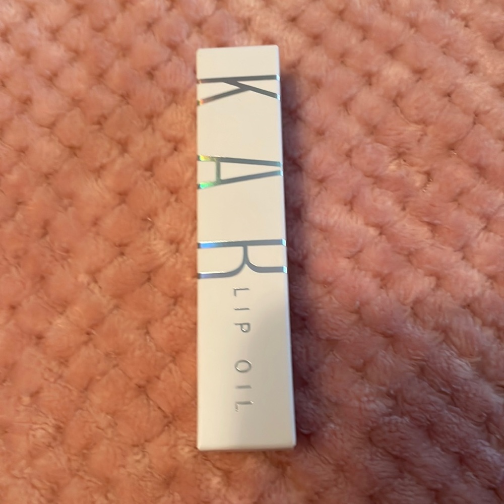 Kan Lip oil blue raspberry